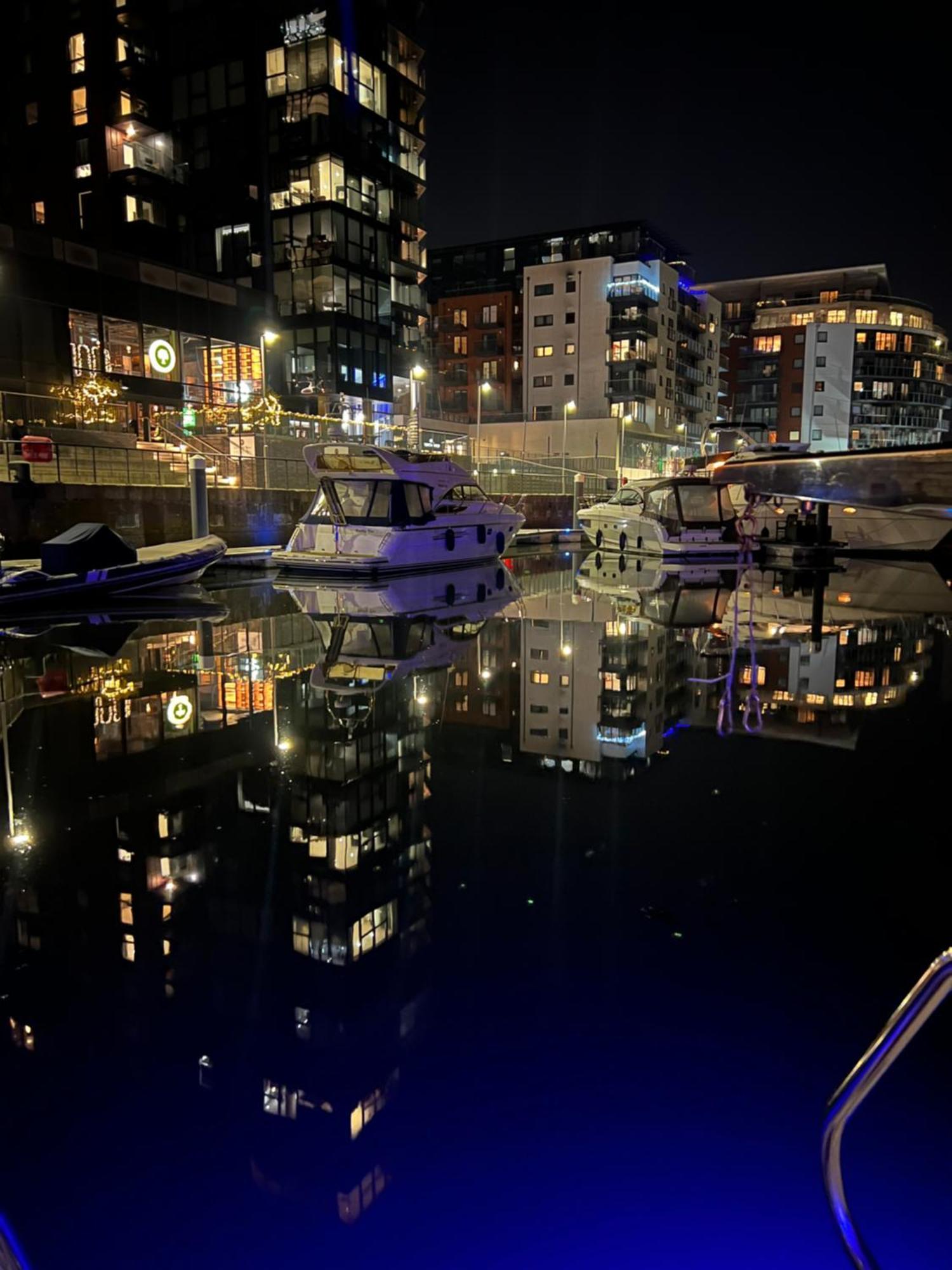Luxury 40 Foot Yacht On 5 Star Ocean Village Marina Southampton - Minutes Away From City Centre And Cruise Terminals - Free Parking Included Kültér fotó