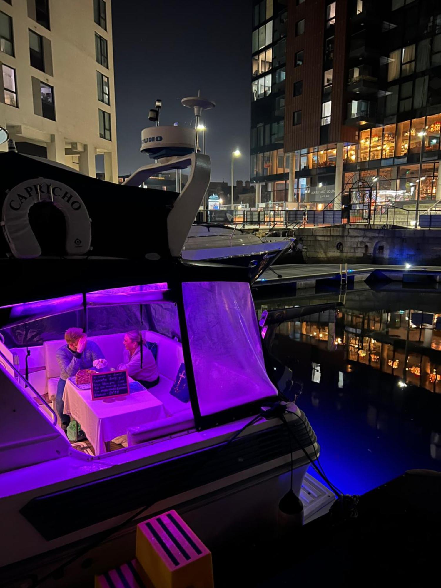 Luxury 40 Foot Yacht On 5 Star Ocean Village Marina Southampton - Minutes Away From City Centre And Cruise Terminals - Free Parking Included Kültér fotó