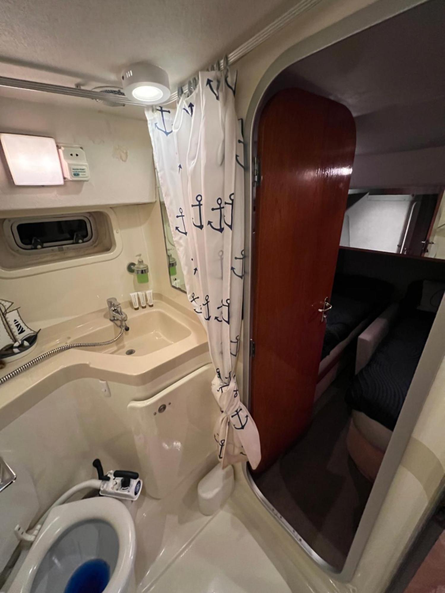 Luxury 40 Foot Yacht On 5 Star Ocean Village Marina Southampton - Minutes Away From City Centre And Cruise Terminals - Free Parking Included Kültér fotó