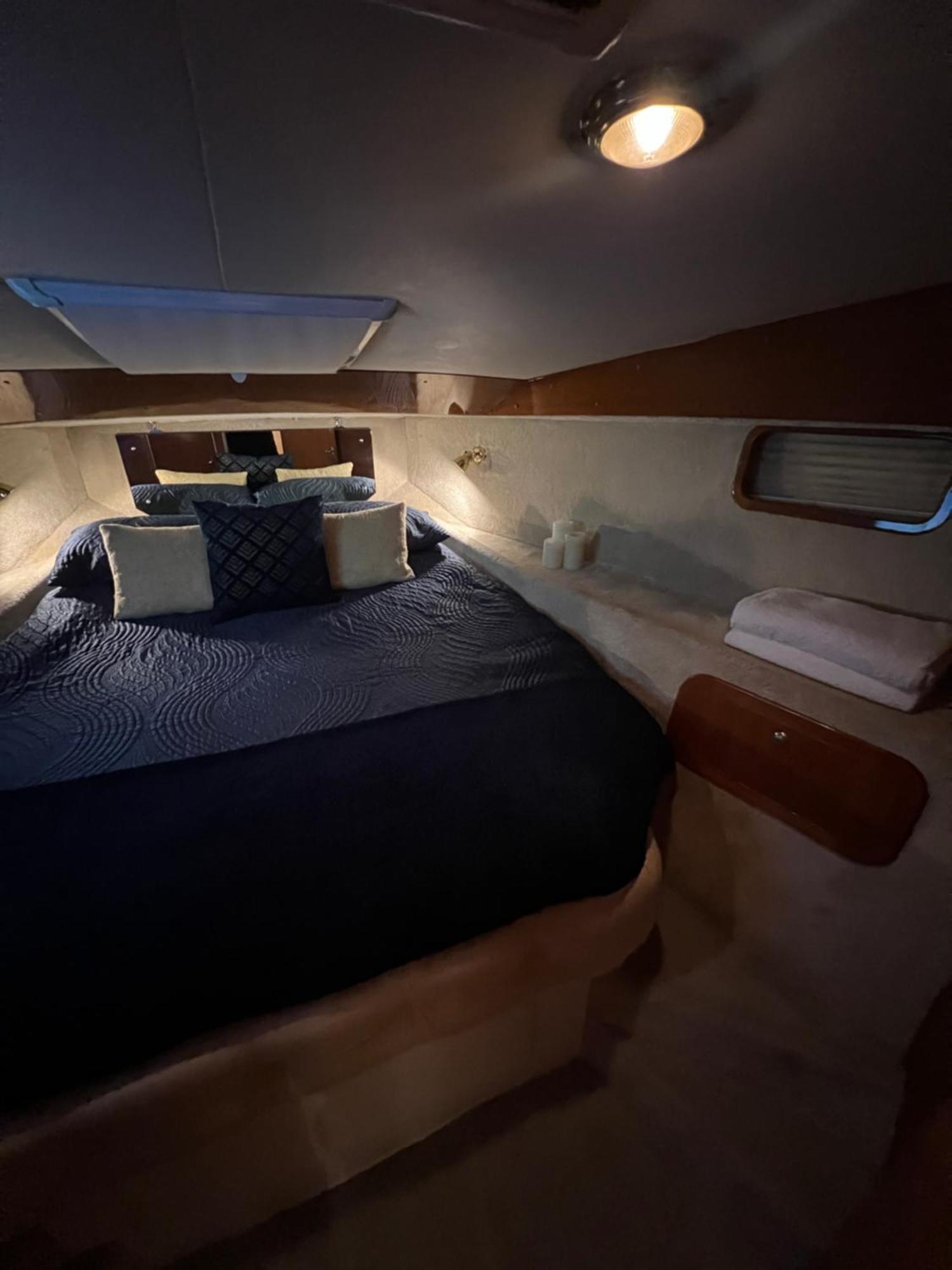 Luxury 40 Foot Yacht On 5 Star Ocean Village Marina Southampton - Minutes Away From City Centre And Cruise Terminals - Free Parking Included Kültér fotó