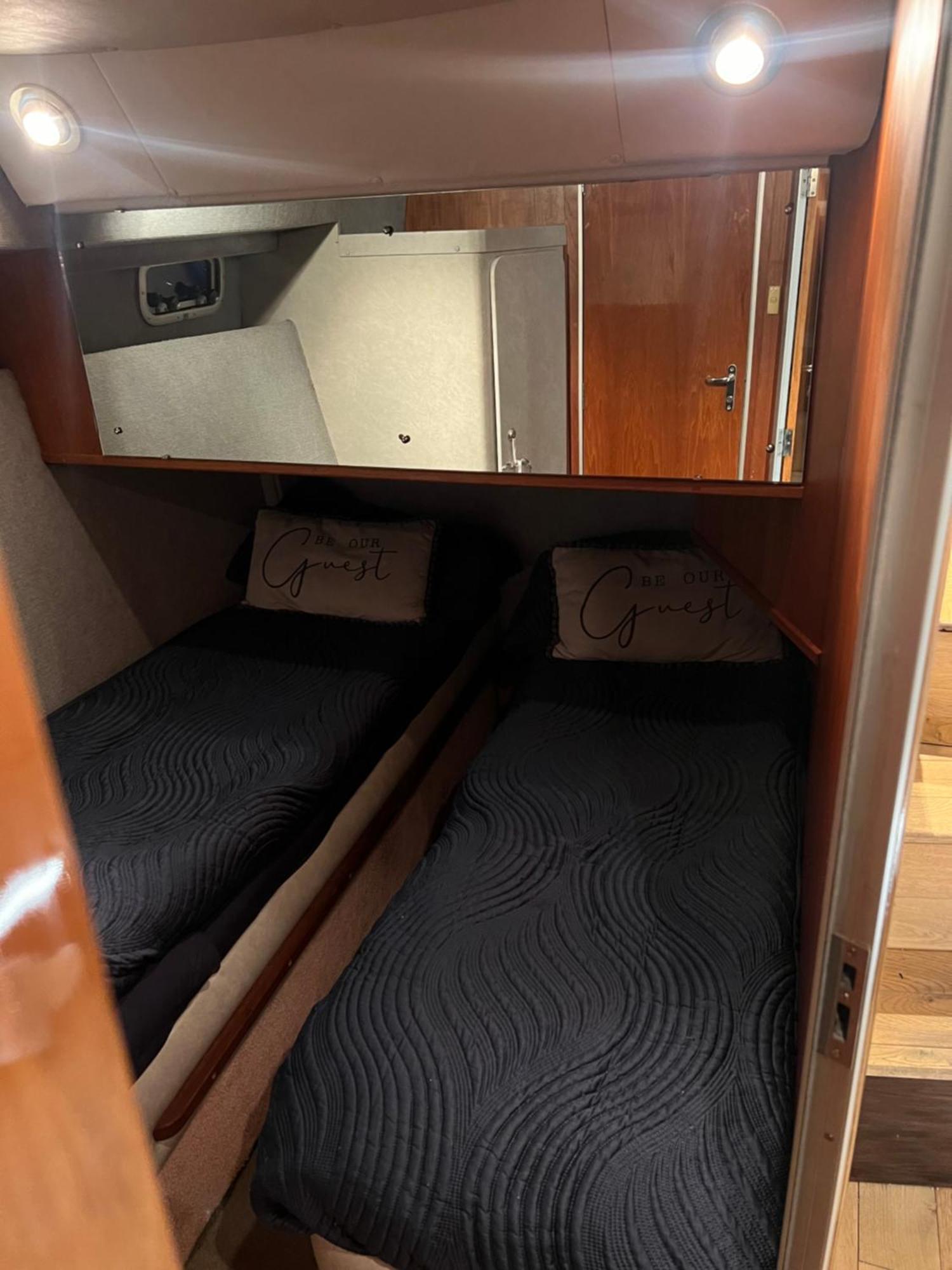 Luxury 40 Foot Yacht On 5 Star Ocean Village Marina Southampton - Minutes Away From City Centre And Cruise Terminals - Free Parking Included Kültér fotó