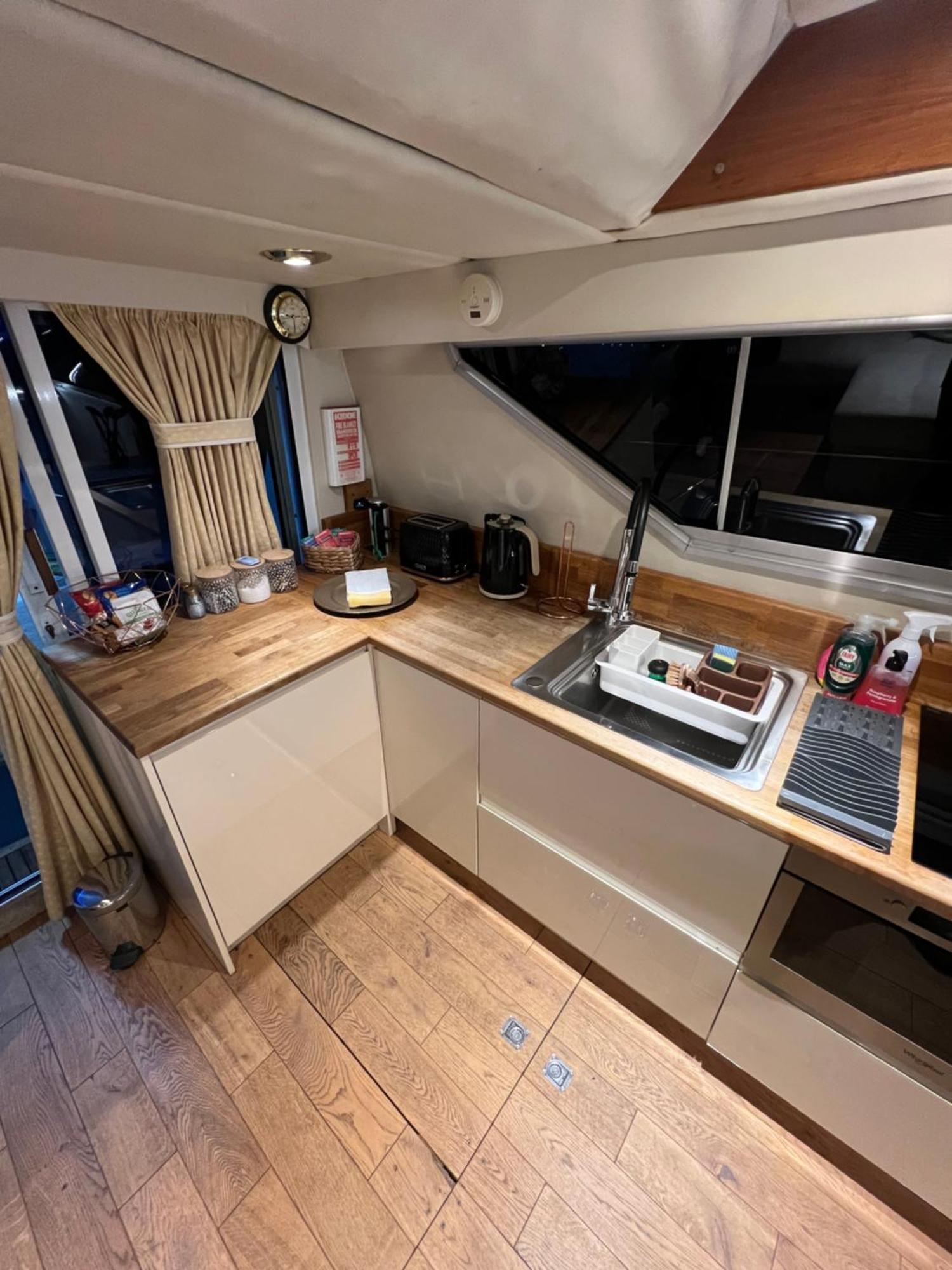 Luxury 40 Foot Yacht On 5 Star Ocean Village Marina Southampton - Minutes Away From City Centre And Cruise Terminals - Free Parking Included Kültér fotó