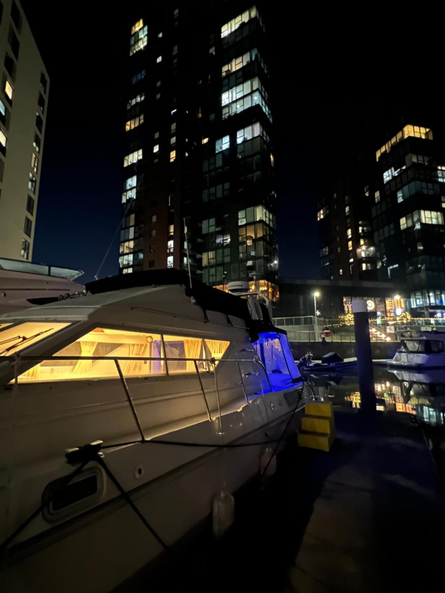 Luxury 40 Foot Yacht On 5 Star Ocean Village Marina Southampton - Minutes Away From City Centre And Cruise Terminals - Free Parking Included Kültér fotó